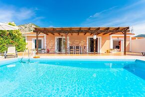 Villa Peach Large Private Pool Walk to Beach Sea Views A C Wifi Car No