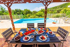 Villa Peach Large Private Pool Walk to Beach Sea Views A C Wifi Car No