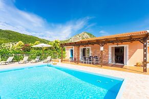 Villa Peach Large Private Pool Walk to Beach Sea Views A C Wifi Car No