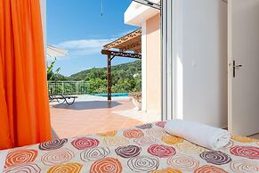 Villa Peach Large Private Pool Walk to Beach Sea Views A C Wifi Car No