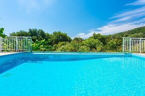 Villa Peach Large Private Pool Walk to Beach Sea Views A C Wifi Car No