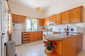 Villa Chrystalla Large Private Pool Walk to Beach Sea Views A C Wifi -