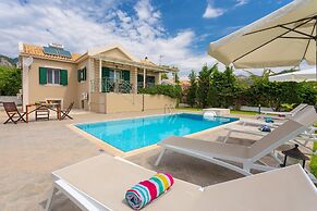 Villa Alexandra Large Private Pool Walk to Beach Sea Views A C Wifi Ca