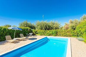 Villa Russa Anna Large Private Pool Walk to Beach Sea Views Wifi Car N