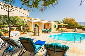 Villa Constantinos Large Private Pool Walk to Beach Sea Views A C Wifi