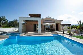 Villa Thalassa Large Private Pool Walk to Beach A C Wifi Car Not Requi