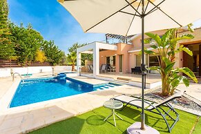 Villa Thalassa Large Private Pool Walk to Beach A C Wifi Car Not Requi