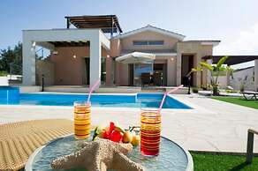 Villa Thalassa Large Private Pool Walk to Beach A C Wifi Car Not Requi