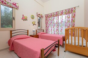 Villa Thalassa Large Private Pool Walk to Beach A C Wifi Car Not Requi