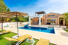 Villa Thalassa Large Private Pool Walk to Beach A C Wifi Car Not Requi