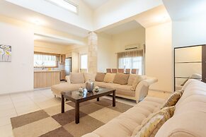 Villa Thalassa Large Private Pool Walk to Beach A C Wifi Car Not Requi