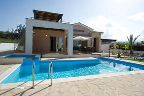Villa Thalassa Large Private Pool Walk to Beach A C Wifi Car Not Requi