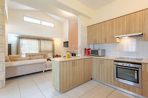 Villa Thalassa Large Private Pool Walk to Beach A C Wifi Car Not Requi