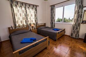 Villa Anastasia Large Private Pool Walk to Beach A C Wifi Car Not Requ