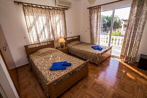 Villa Anastasia Large Private Pool Walk to Beach A C Wifi Car Not Requ