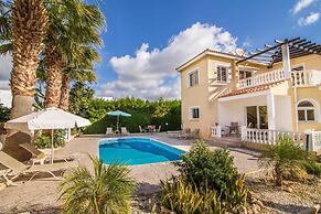 Villa Anastasia Large Private Pool Walk to Beach A C Wifi Car Not Requ