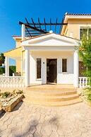 Villa Anastasia Large Private Pool Walk to Beach A C Wifi Car Not Requ