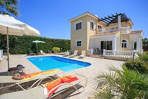 Villa Anastasia Large Private Pool Walk to Beach A C Wifi Car Not Requ