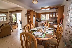 Villa Anastasia Large Private Pool Walk to Beach A C Wifi Car Not Requ