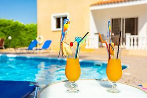 Villa Anastasia Large Private Pool Walk to Beach A C Wifi Car Not Requ