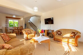 Villa Anastasia Large Private Pool Walk to Beach A C Wifi Car Not Requ