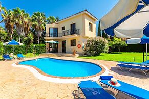 Villa Fostira Large Private Pool Walk to Beach A C Wifi Eco-friendly -