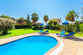 Villa Fostira Large Private Pool Walk to Beach A C Wifi Eco-friendly -