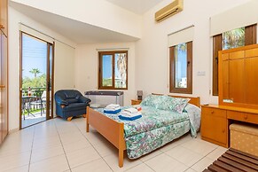 Villa Fostira Large Private Pool Walk to Beach A C Wifi Eco-friendly -