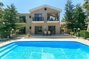 Villa Stefanos Large Private Pool Walk to Beach A C Wifi Eco-friendly 