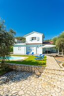 Villa Mia Private Pool Walk to Beach A C Wifi Car Not Required Eco-fri