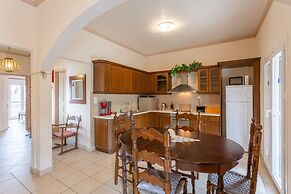 Fay Apartment Walk to Beach Sea Views A C Wifi Car Not Required - 2617