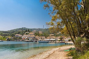 Fay Apartment Walk to Beach Sea Views A C Wifi Car Not Required - 2617