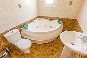 Villa Kleopatra Large Private Pool Walk to Beach A C Wifi Eco-friendly