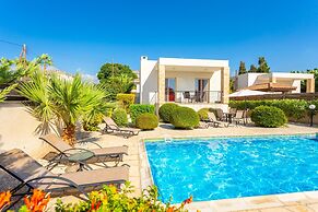 Villa Felice Large Private Pool Walk to Beach Sea Views A C Wifi Car N