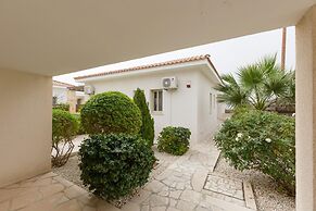 Villa Felice Large Private Pool Walk to Beach Sea Views A C Wifi Car N