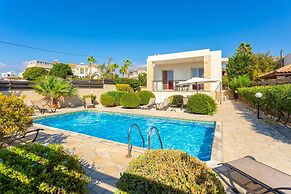 Villa Felice Large Private Pool Walk to Beach Sea Views A C Wifi Car N