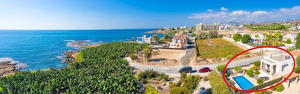 Villa Felice Large Private Pool Walk to Beach Sea Views A C Wifi Car N