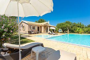 Villa Popi Large Private Pool Walk to Beach A C Wifi - 2820