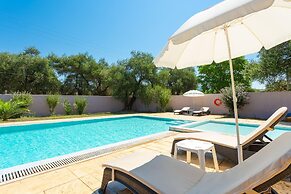 Villa Popi Large Private Pool Walk to Beach A C Wifi - 2820