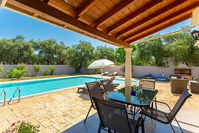 Villa Popi Large Private Pool Walk to Beach A C Wifi - 2820
