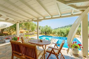 Villa Tassoula Large Private Pool Walk to Beach Wifi - 2830