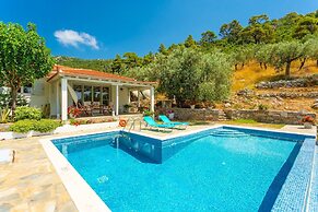 Villa Tassoula Large Private Pool Walk to Beach Wifi - 2830