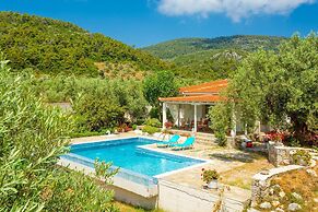 Villa Tassoula Large Private Pool Walk to Beach Wifi - 2830