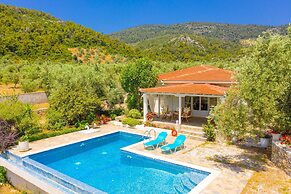 Villa Tassoula Large Private Pool Walk to Beach Wifi - 2830