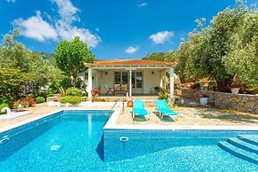 Villa Tassoula Large Private Pool Walk to Beach Wifi - 2830