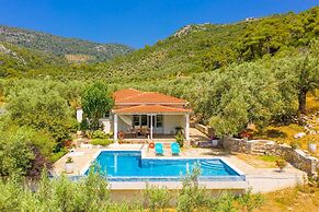 Villa Tassoula Large Private Pool Walk to Beach Wifi - 2830
