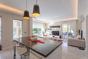 Villa Nirvana Large Private Pool A C Wifi Car Not Required Eco-friendl