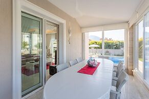 Villa Nirvana Large Private Pool A C Wifi Car Not Required Eco-friendl
