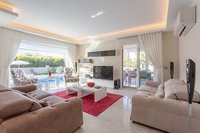 Villa Nirvana Large Private Pool A C Wifi Car Not Required Eco-friendl