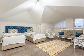 Villa Ozcelik Large Private Pool A C Wifi Car Not Required Eco-friendl